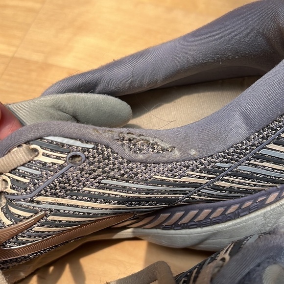 Brooks Adrenaline GTS 19 Grey/Peach women’s running shoes, size 11, GUC - Picture 4 of 8